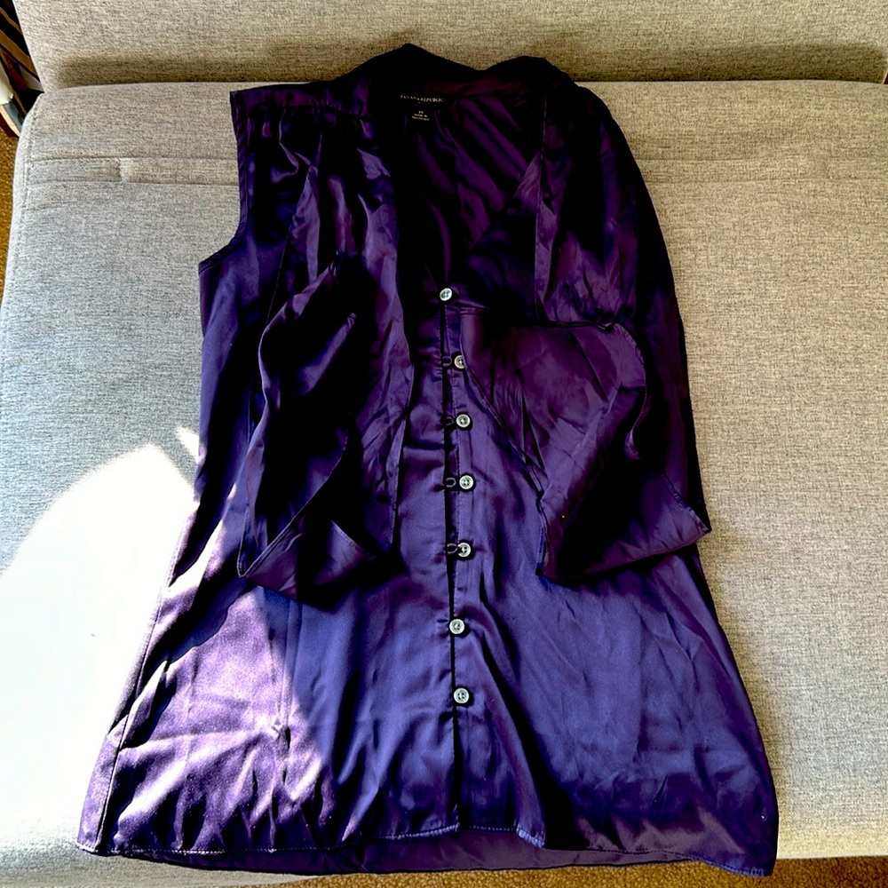 Women’s Banana Republic size xs purple dress blouse.